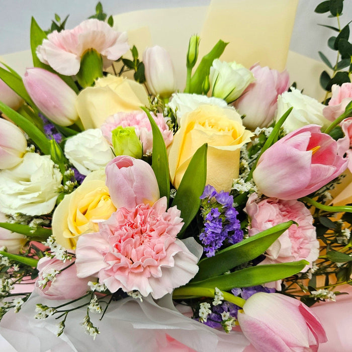 Petal Pick - Hand Bouquet - Carnation - Champagne Roses - Hand Bouquet - Well Live Florist