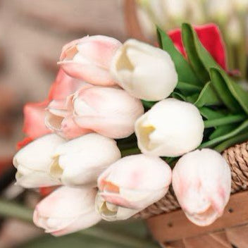 10 Creative Ways to Use Tulips in Wedding Bouquets