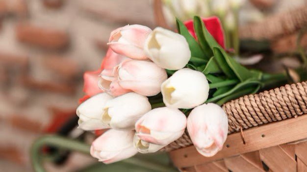 10 Creative Ways to Use Tulips in Wedding Bouquets