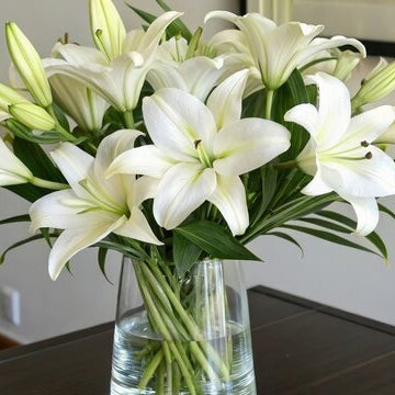 25 Stunning Lily Bouquet Ideas for Weddings & Special Events