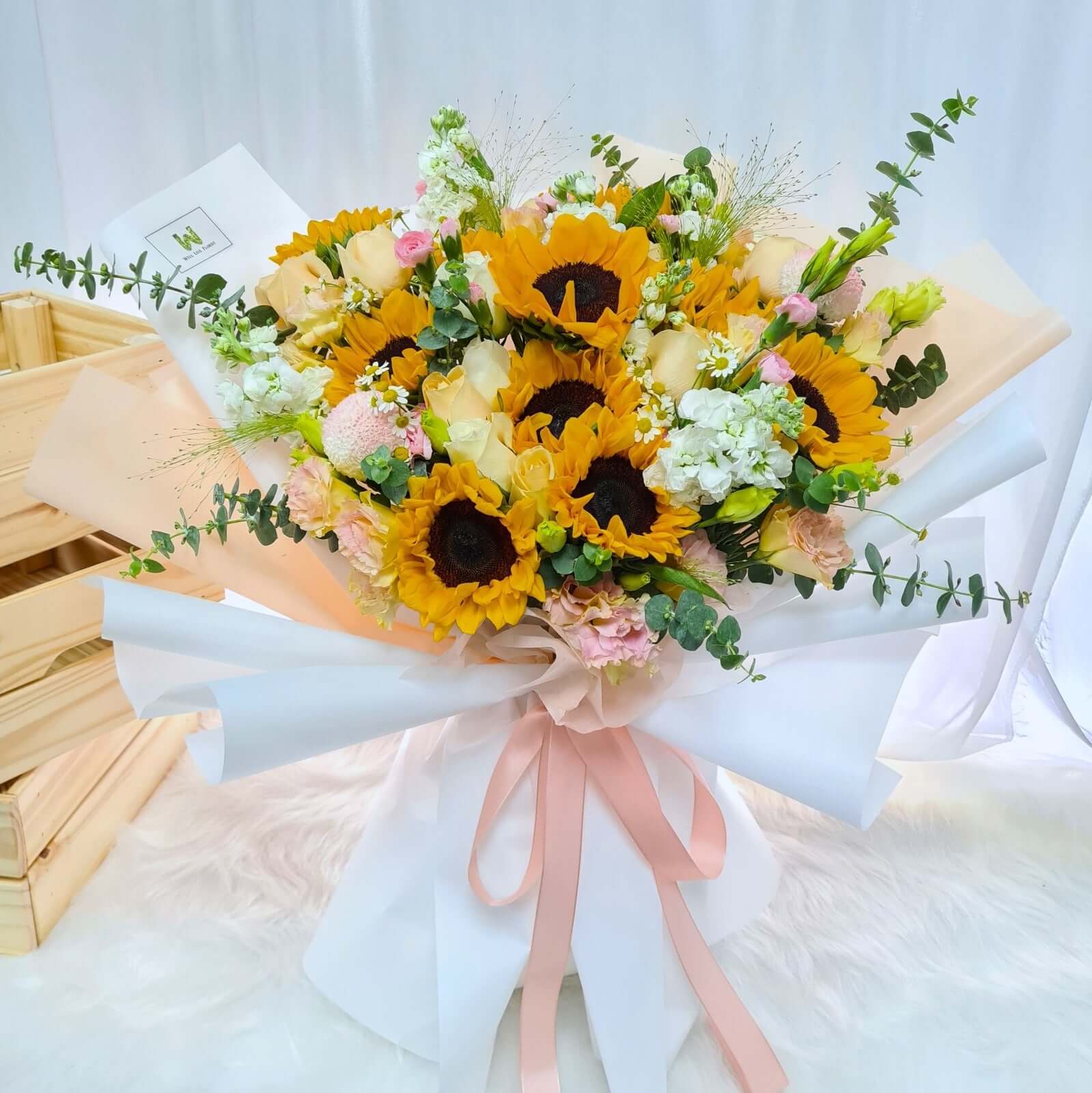 Choose the best flower shop to keep your flower fresh - Well Live Florist