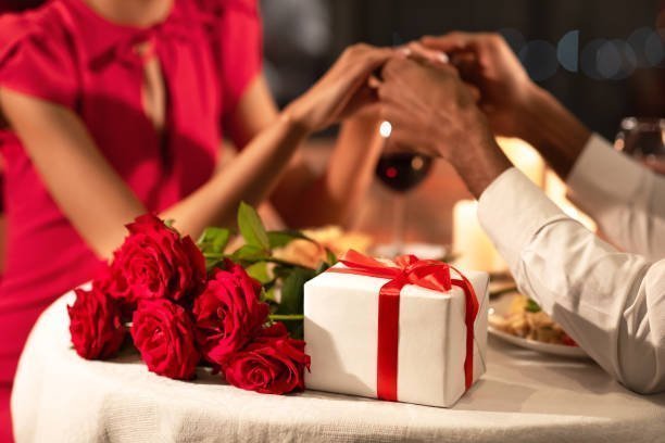 Guide to Choosing the Perfect Anniversary Flower Bouquet - Well Live Florist