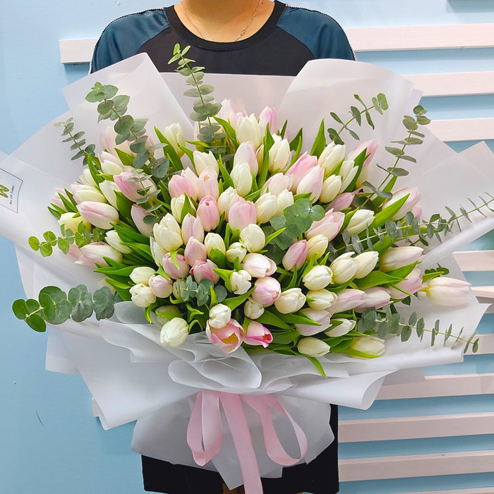 99 Tulip Hand Bouquet - Flower Bouquet - Flower Delivery Singapore - Well Live Florist