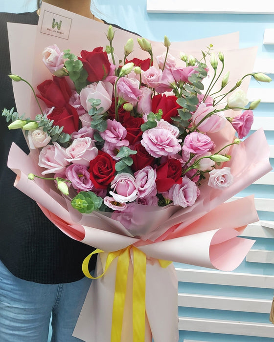 Romantic Rhapsody - Hand Bouquet - Fresh Roses Bouquet - Free Same Day Delivery - Well Live Florist