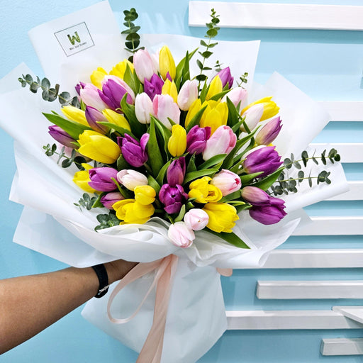 Tulip Fantasy - Tulip Hand Bouquet - Flower Bouquet - Flower Delivery Singapore - Well Live Florist