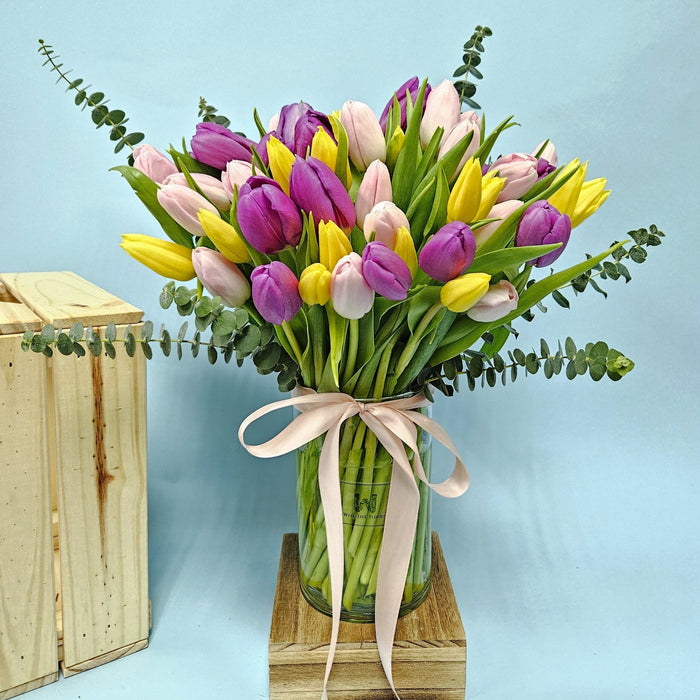 Tulip Fantasy - Tulip Hand Bouquet - Flower In Vase - Flower Delivery Singapore - Well Live Florist