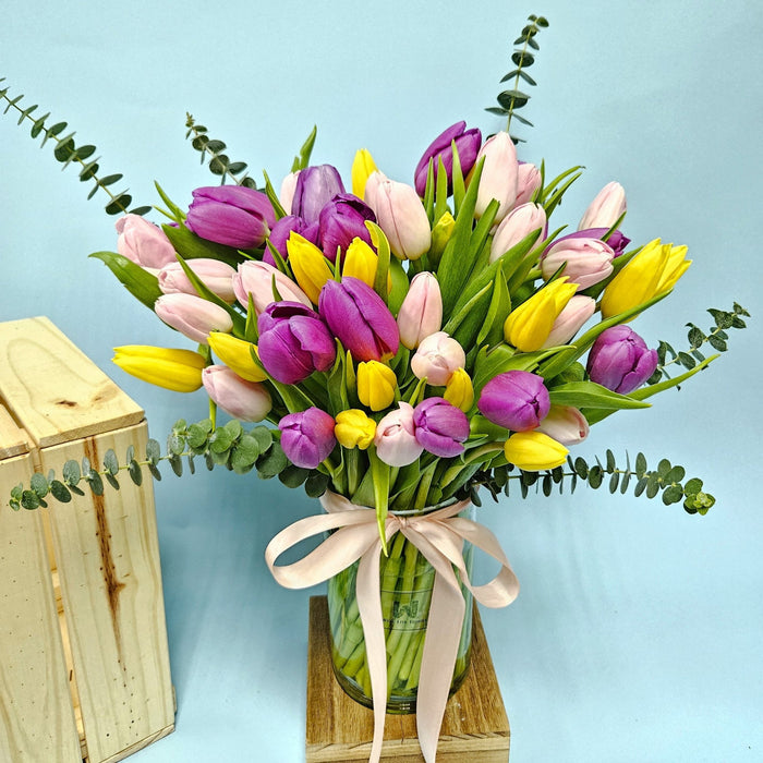 Tulip Fantasy - Tulip Hand Bouquet - Flower In Vase - Flower Delivery Singapore - Well Live Florist