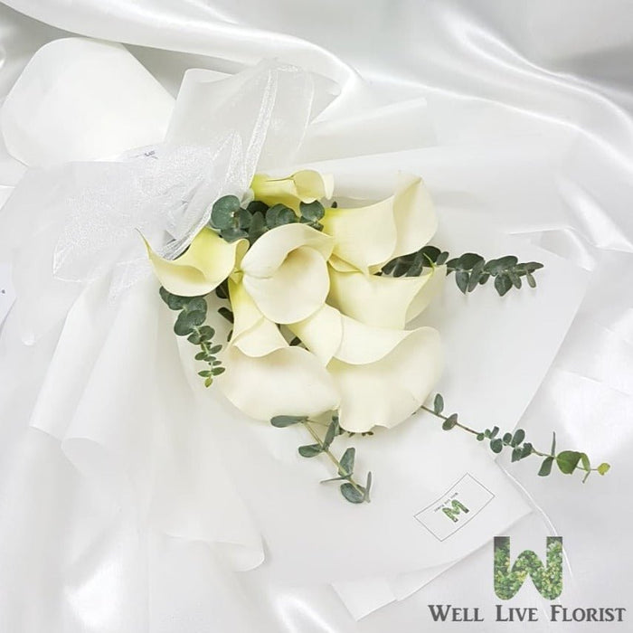White Color Calla Lily Hand Bouquet