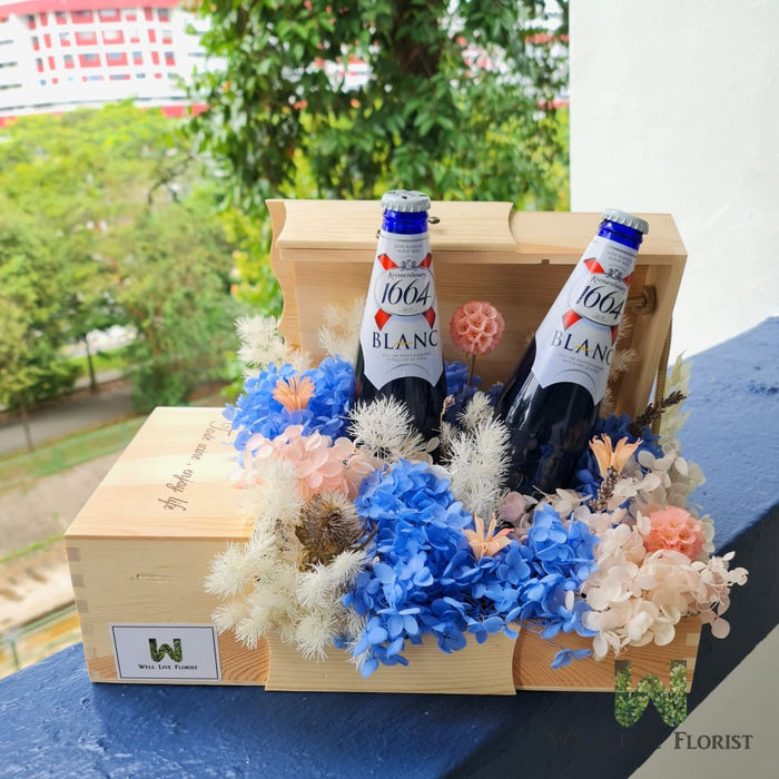Wood box with preserved hydrangea and preserved flower filler include 2 bot of 330ml Blanc 1664 Beer