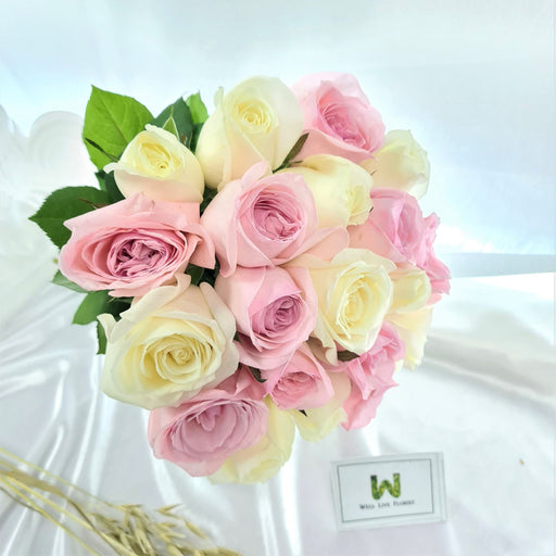 Exquisite hand bouquet of enticing 20 pink / white roses 