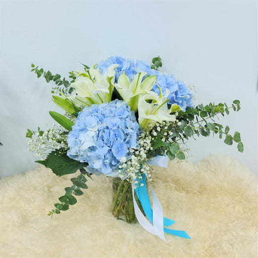 Comes with white lilies, Hydrangea and Baby's Breath.