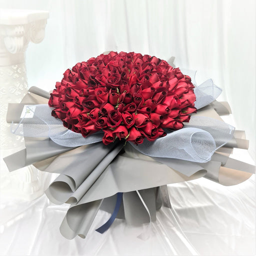 This elegant and beautiful arrangement will take away anyone's breath.  Comes with 200 premium fresh red roses.