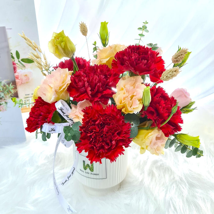 Flower box, flower in vase, carnation bouquet