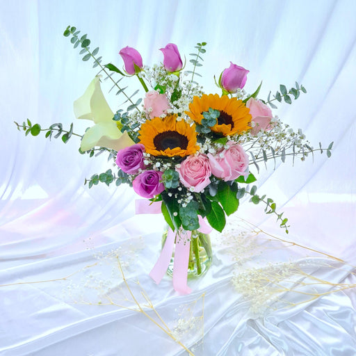 Sunlight - Flower In Vase - Roses - Sunflower Well Live Florist